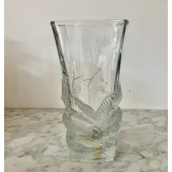 Vase en verre moulé année 50  décor feuilles de chateigner et chateignes  24 cm