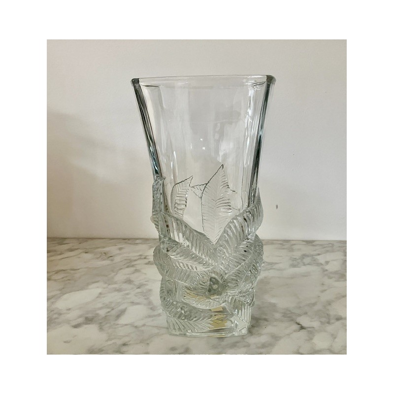 Vase en verre moulé année 50  décor feuilles de chateigner et chateignes  24 cm