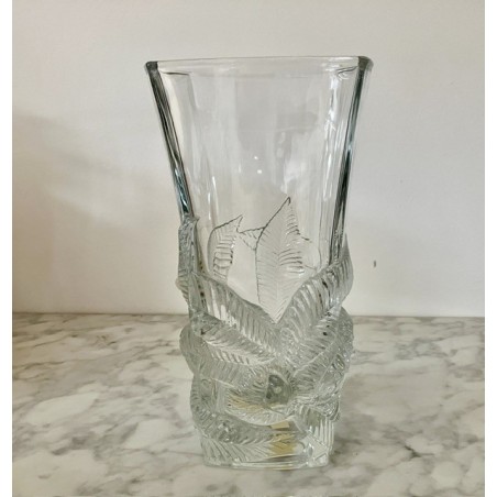 Vase en verre moulé année 50  décor feuilles de chateigner et chateignes  24 cm