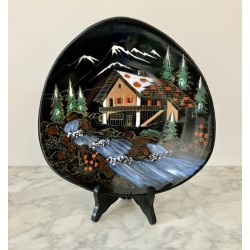 Assiette en émaux de Longwy numérotée « haute montagne » d 27 cm décor main